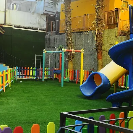 Hotell Rainbow Castle Side