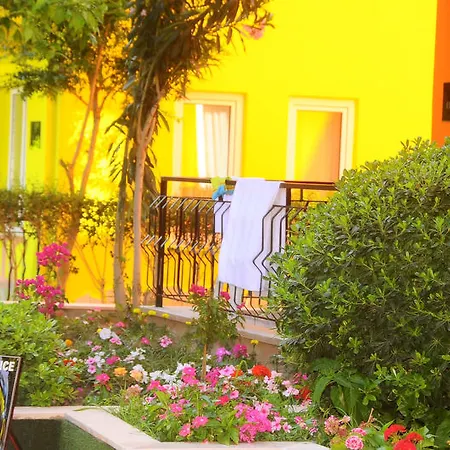 Rainbow Castle Hotell 3*
