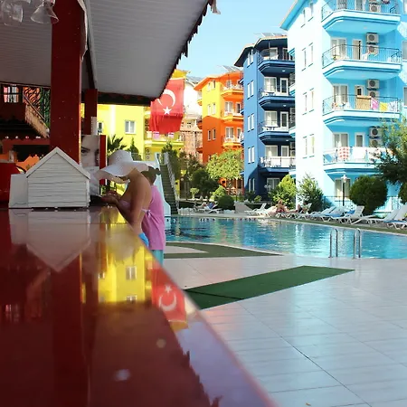 Rainbow Castle Hotell Side