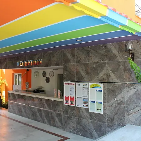 Rainbow Castle Hotell Side