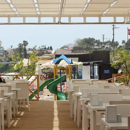 Rainbow Castle Hotell 3*